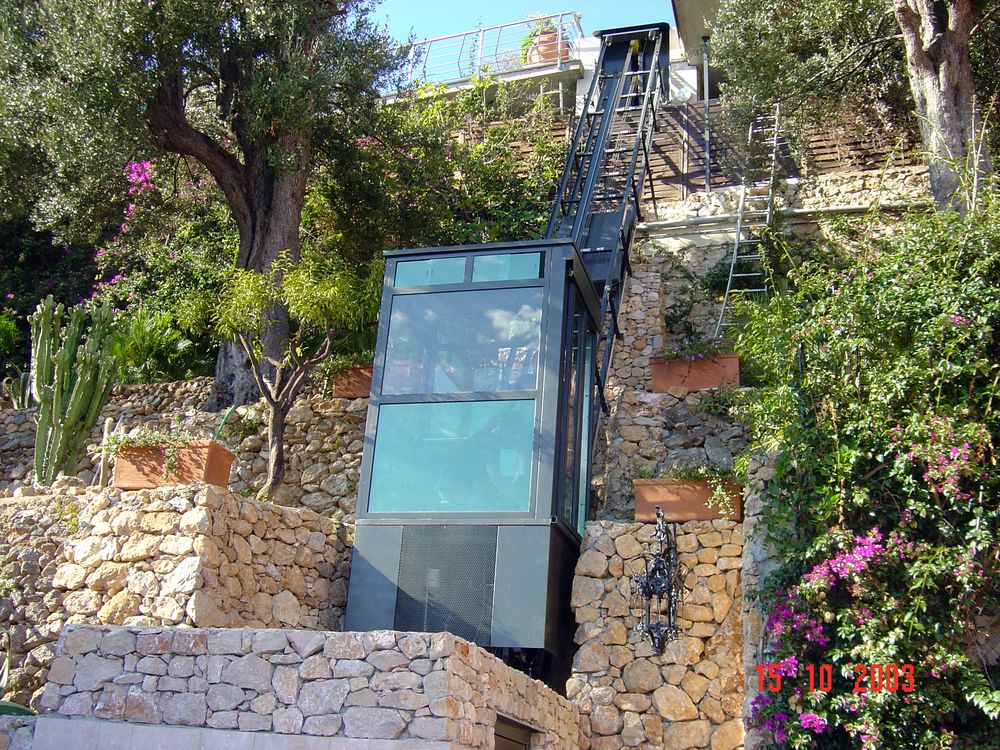 Cabine d’un ascenseur incliné installé par F. Labbé