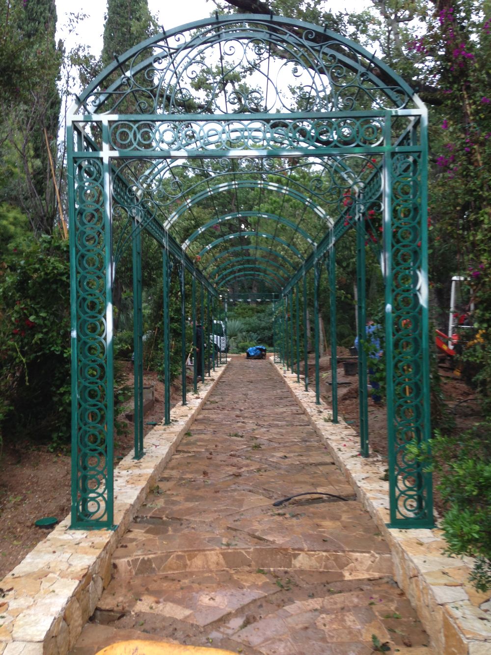 Pergola allee jardin ferronnerie Labbé